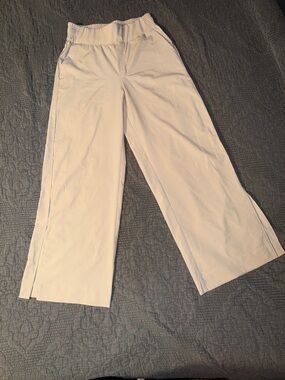 Old Navy Wide Leg Pants in Light Cream/Tan-Stretchtech
